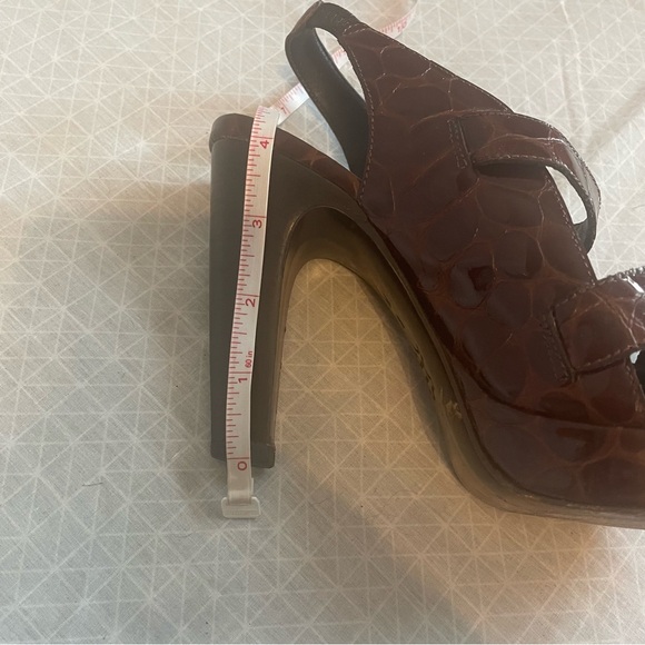 Donald J. Pliner Isoka Brown Ostrich Strappy Heels 8 - Picture 9 of 9